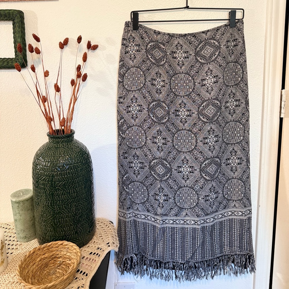 Dressbarn Black and Gray Patterned Pencil Skirt